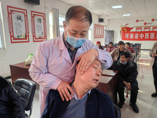 （挂网稿）我院专家走进农村义诊(1)409.png