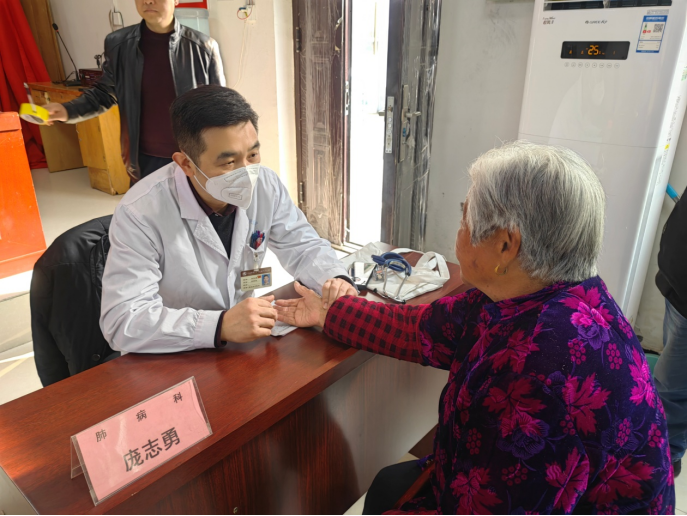 （挂网稿）我院专家走进农村义诊(1)625.png