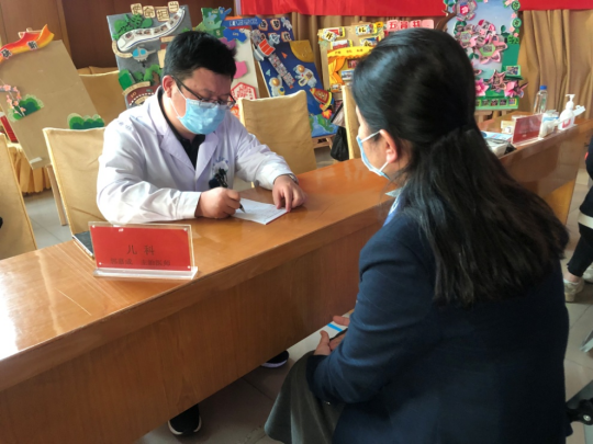 （挂网稿）我院专家团走进学校和机关送健康750.png