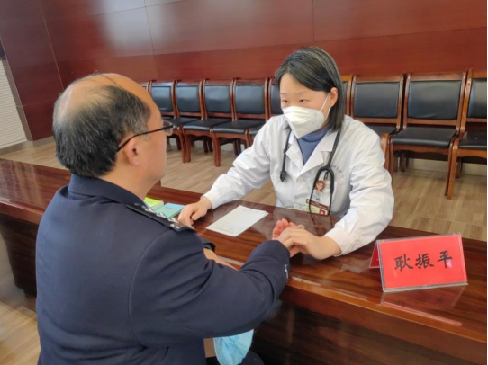 （挂网稿）我院专家团走进学校和机关送健康752.png