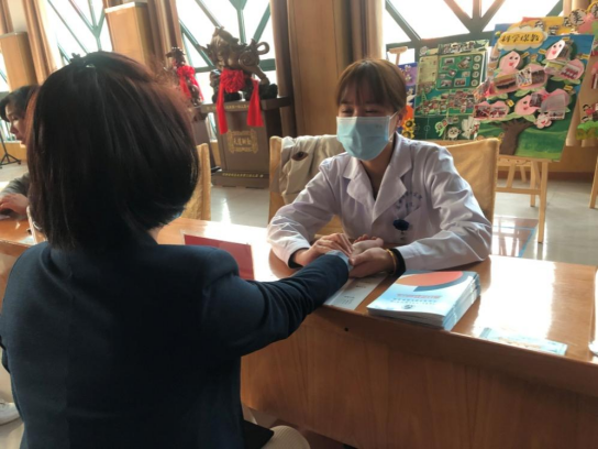 （挂网稿）我院专家团走进学校和机关送健康754.png