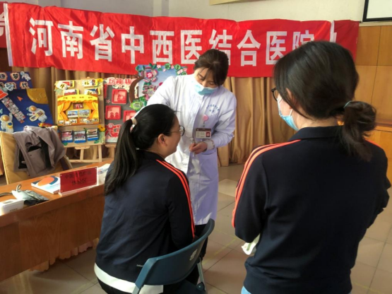 （挂网稿）我院专家团走进学校和机关送健康878.png