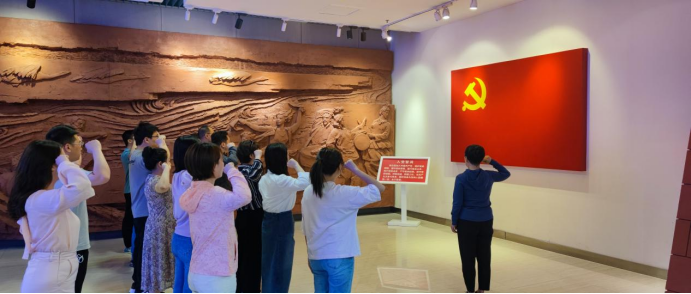 追忆前辈缅怀先贤 拼搏当下展望未来 - 2206.png