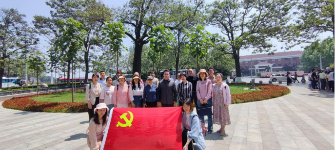 追忆前辈缅怀先贤 拼搏当下展望未来 - 2504.png