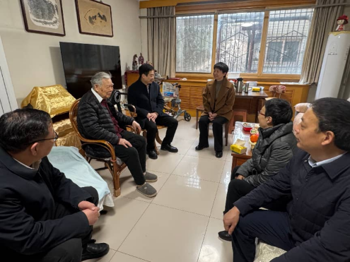 河南省中西医结合医院领导班子春节前夕走访慰问老干部1583.png 河南省中西医结合医院领导班子春节前夕走访慰问老干部1583.png